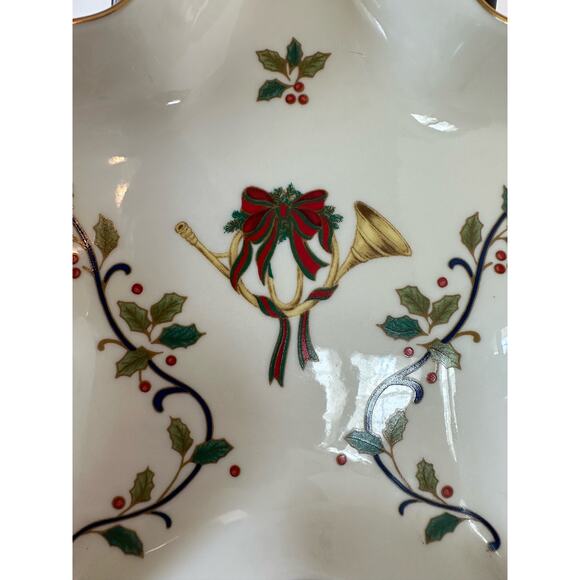 Holiday Bloom Star Shaped Candy Dish 9" fine china Mikasa, Bugle & Holly Pattern - Picture 6 of 11